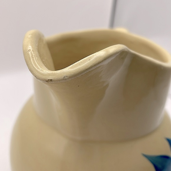 Watt Pottery, 1950’s Tulip Pattern Pitcher #16 - Picture 5 of 13